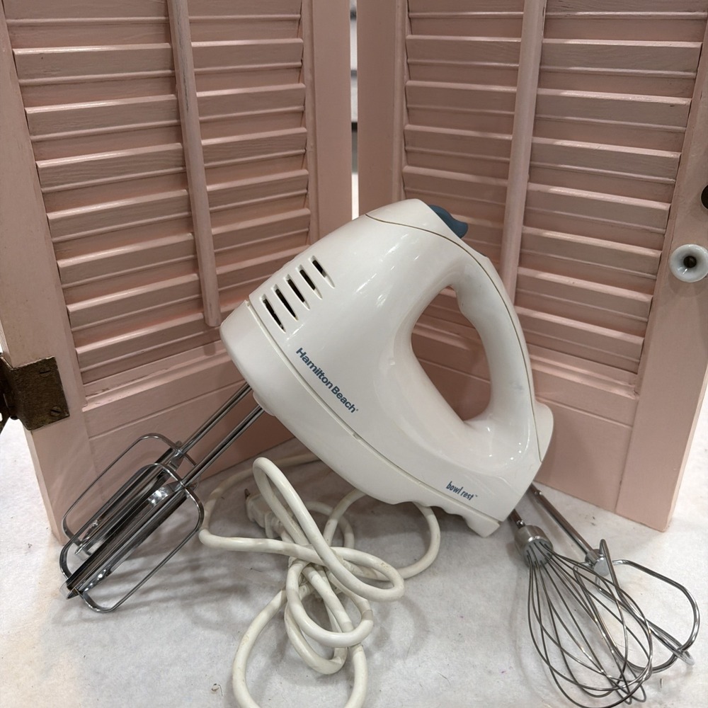 Hamilton Beach 6-Speed Electric Hand Mixer Works Great Good Condition Used. 4 At